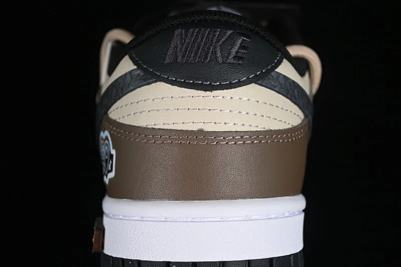 All Categories Nk SB Dunk Series Nk SB Dunk Low Low-top Sneakers Nk Dunk Low Panda Prank Jungle Crossing Overcoming Troubles Black Mamba Snake Print SB Strap Low-top Casual Sneakers DV0831-002